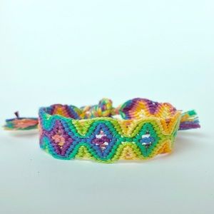 Rainbow friendship bracelet in lace pattern